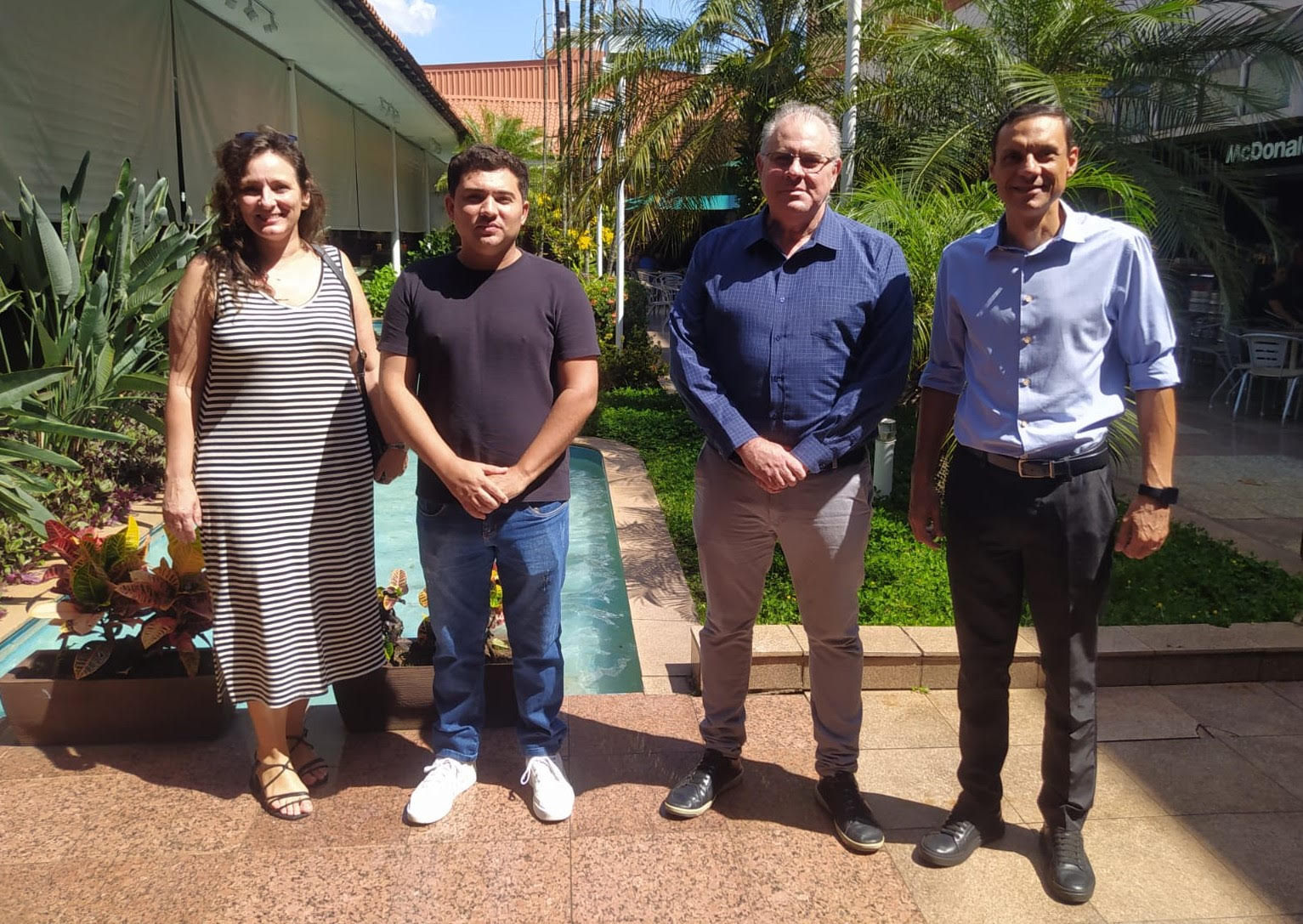 Da esquerda para a direita: Teresa Monteiro, Chefe de Divisão, Pedro Henrique Bisson de Moura, Diretor de Desenvolvimento Econômico, Ilson Dutra, Gerente Geral do Shopping Rio Claro, e Anderson Adolfo Cristofoletti, Secretário Municipal de Desenvolvimento Econômico - imagem: divulgação